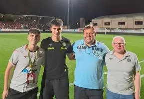 Eine Naturnser Delegation mit Alex Spechtenhauser, Werner Spechtenhauser und Günther Pföstl verfolgte das letzte Heimspiel im Drususstadion gegen Ascoli